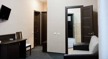 Фото номера Классический трехместный номер Гостиница Guest House Akvatorya г. Самара 3