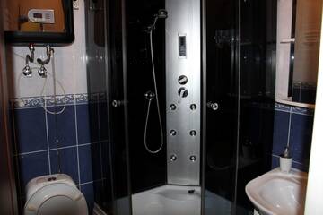 Фото номера Двухкомнатный с кухней Гостиница Гостиница Вип Хаус г. Самара 5